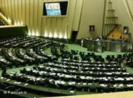 Beschreibung: معاون محمود احمدی‌نژاد تأکید کرده است که رئیس‌جمهور تنها در صحن علی مجلس حاضر می‌شود